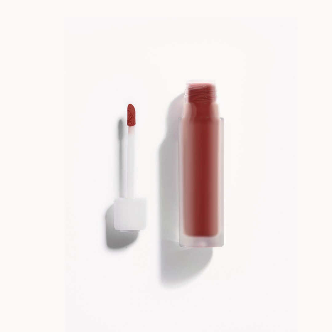 Kjaer Weis Mattahuulipuna Matte Naturally Liquid Lipstick